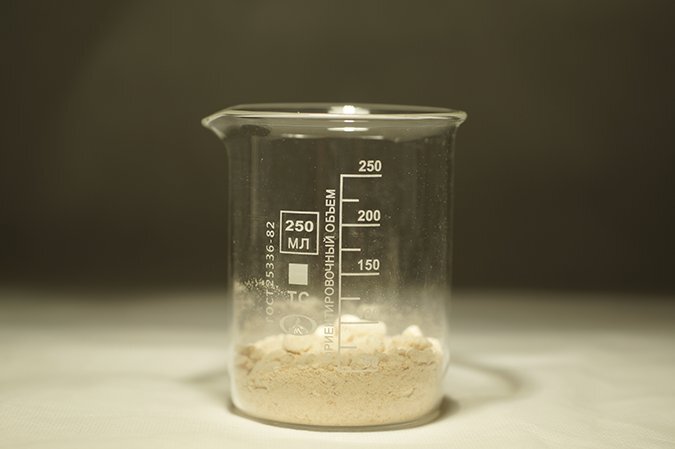 Растворяем соль амфетамина в воде 1K1 по массе.jpg