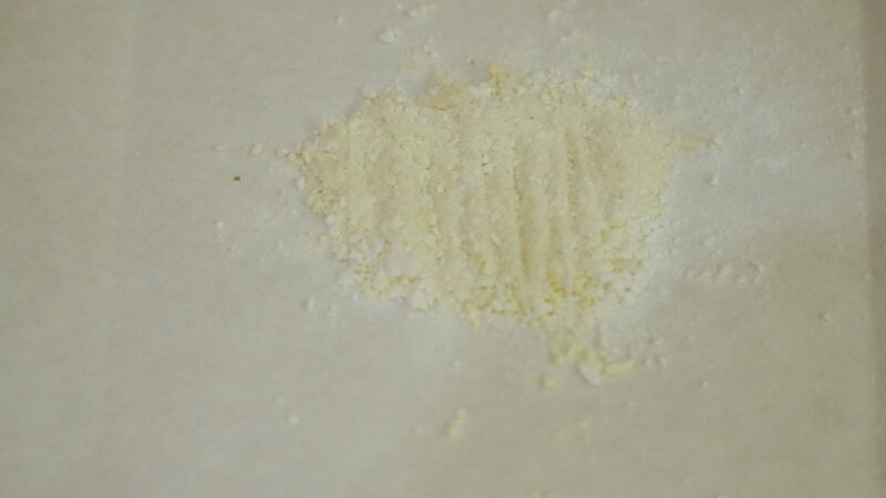 Hydra surfactant Inspecting the structure of the powder.jpg